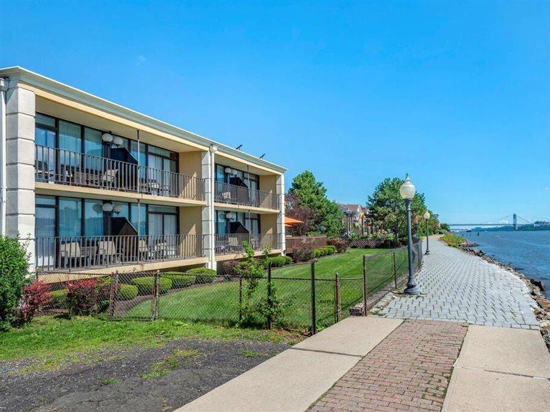 Comfort On Hudson River 3*